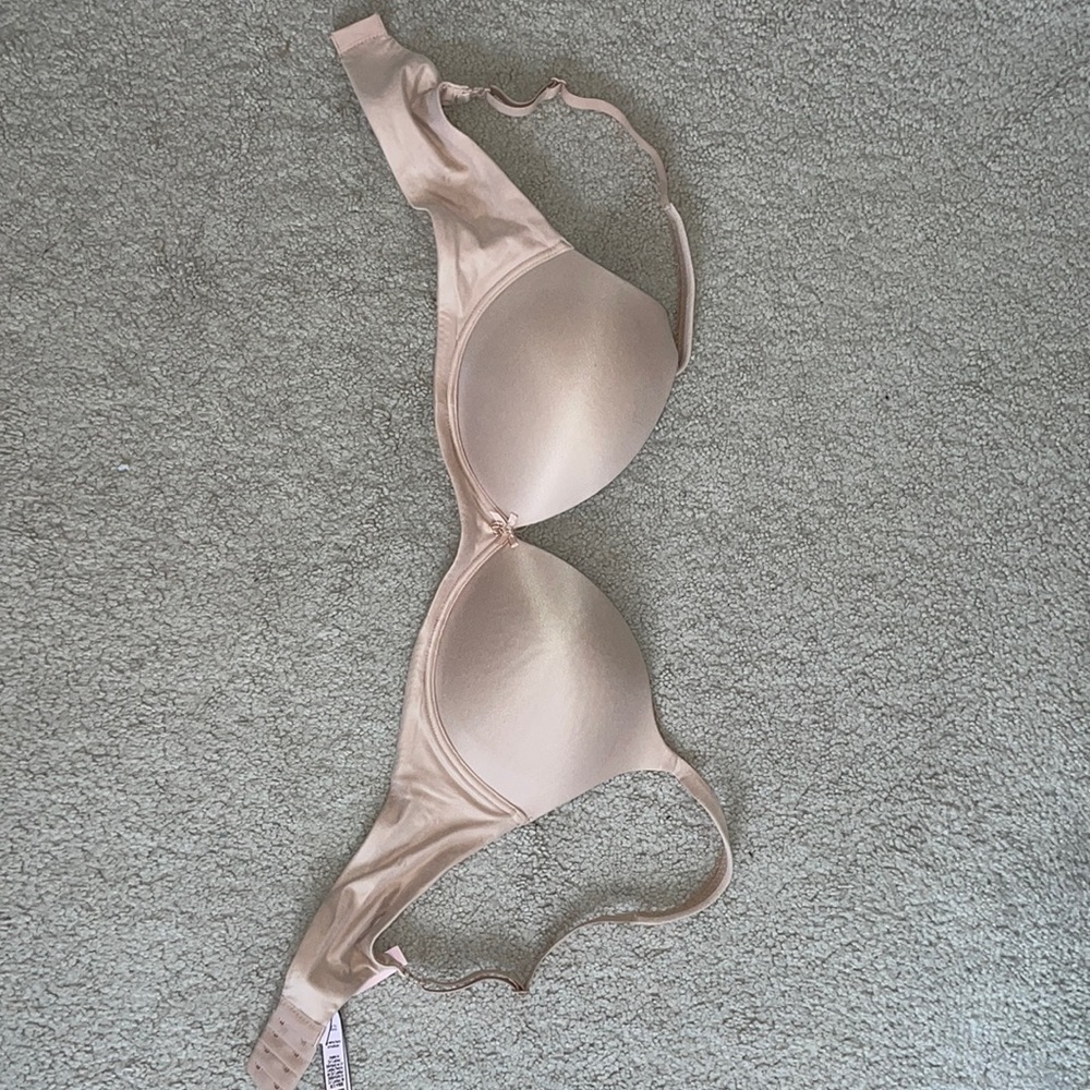 Victoria secret body by Victoria bra